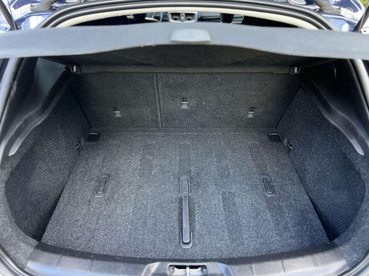 Volvo V40, 2.0 l., hatchback