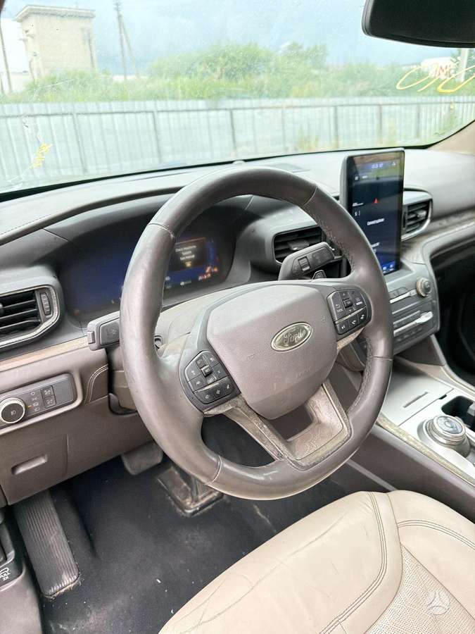 Ford Explorer dalimis