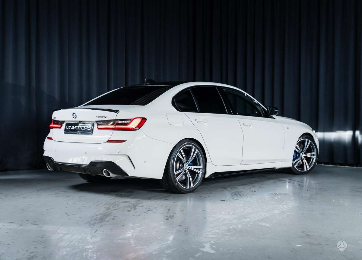BMW 330, 2.0 l., Седан