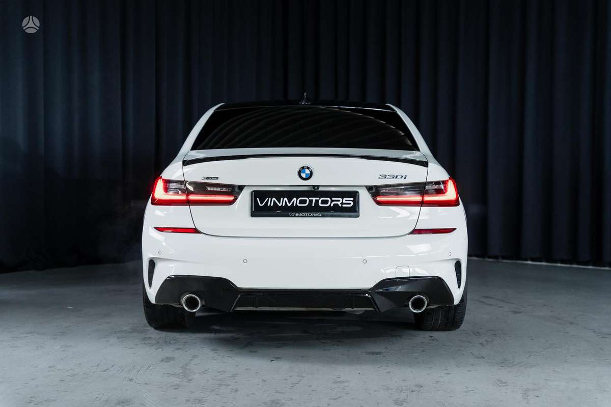 BMW 330, 2.0 l., Седан