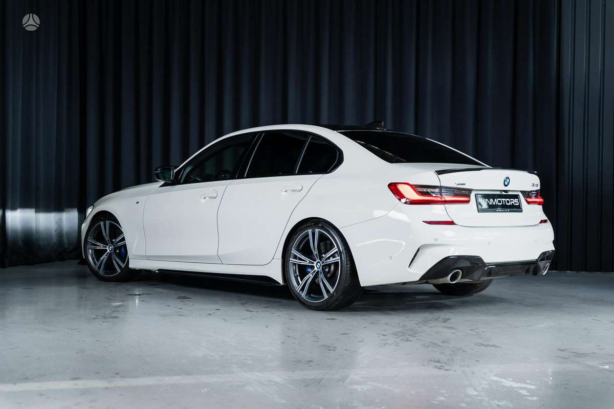 BMW 330, 2.0 l., Седан