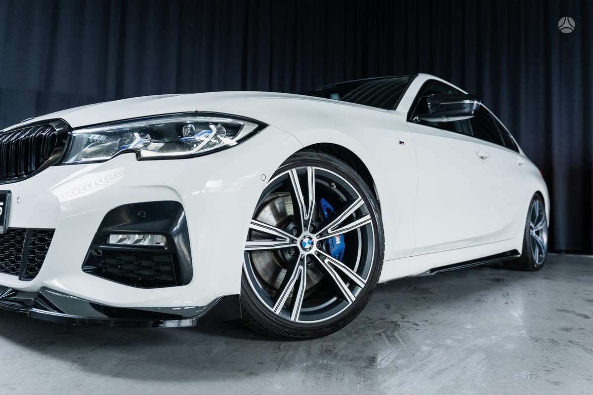 BMW 330, 2.0 l., Седан