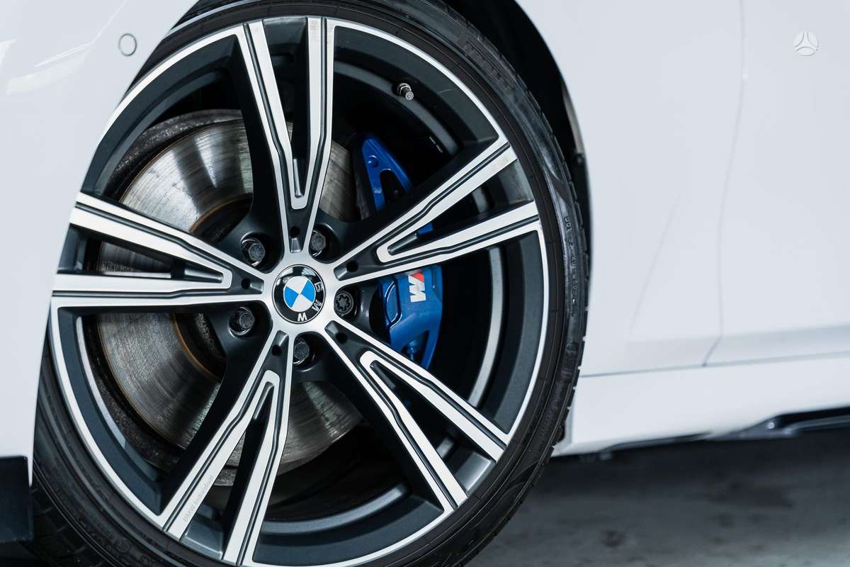 BMW 330, 2.0 l., Седан