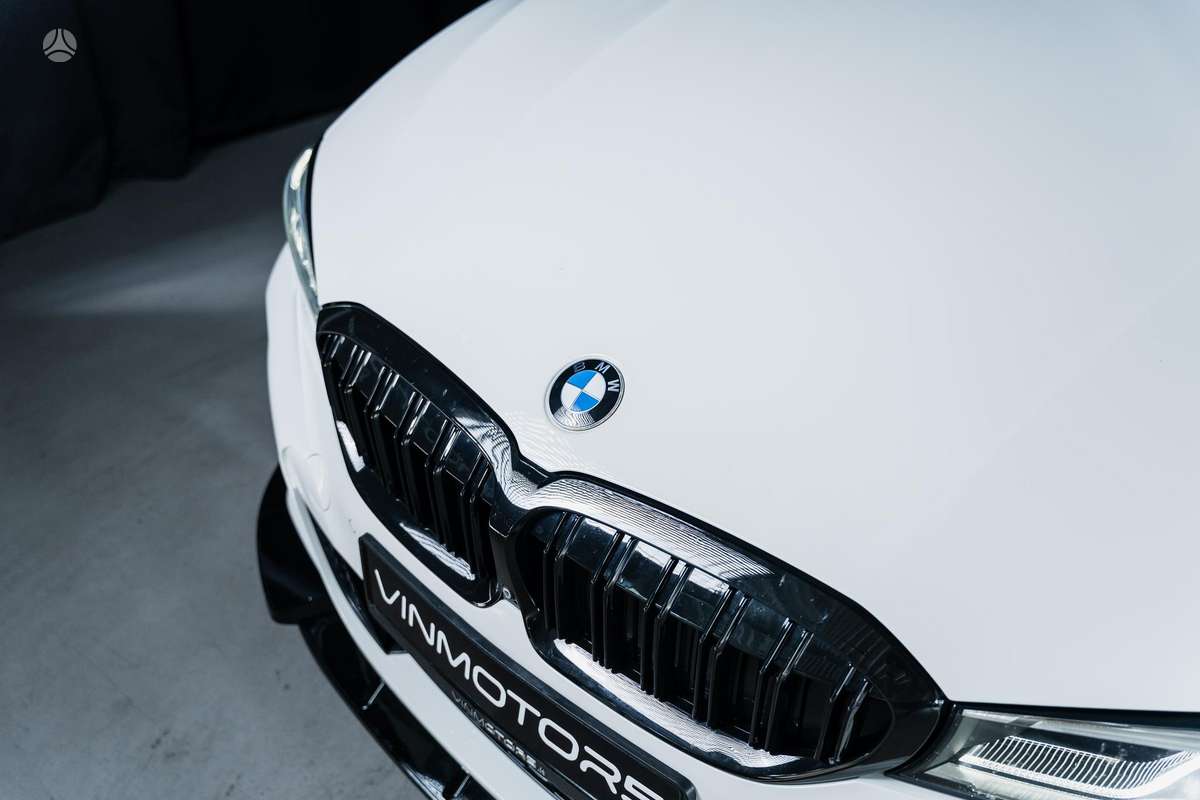 BMW 330, 2.0 l., Седан