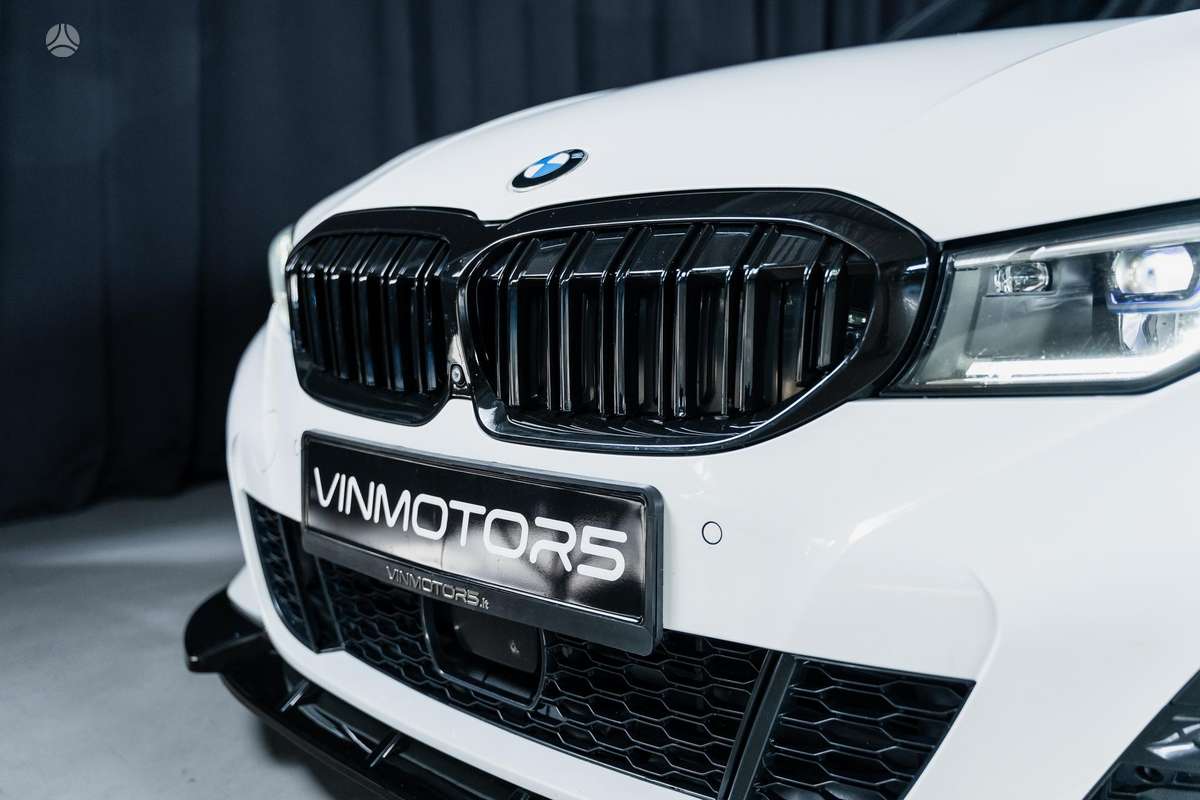 BMW 330, 2.0 l., Седан