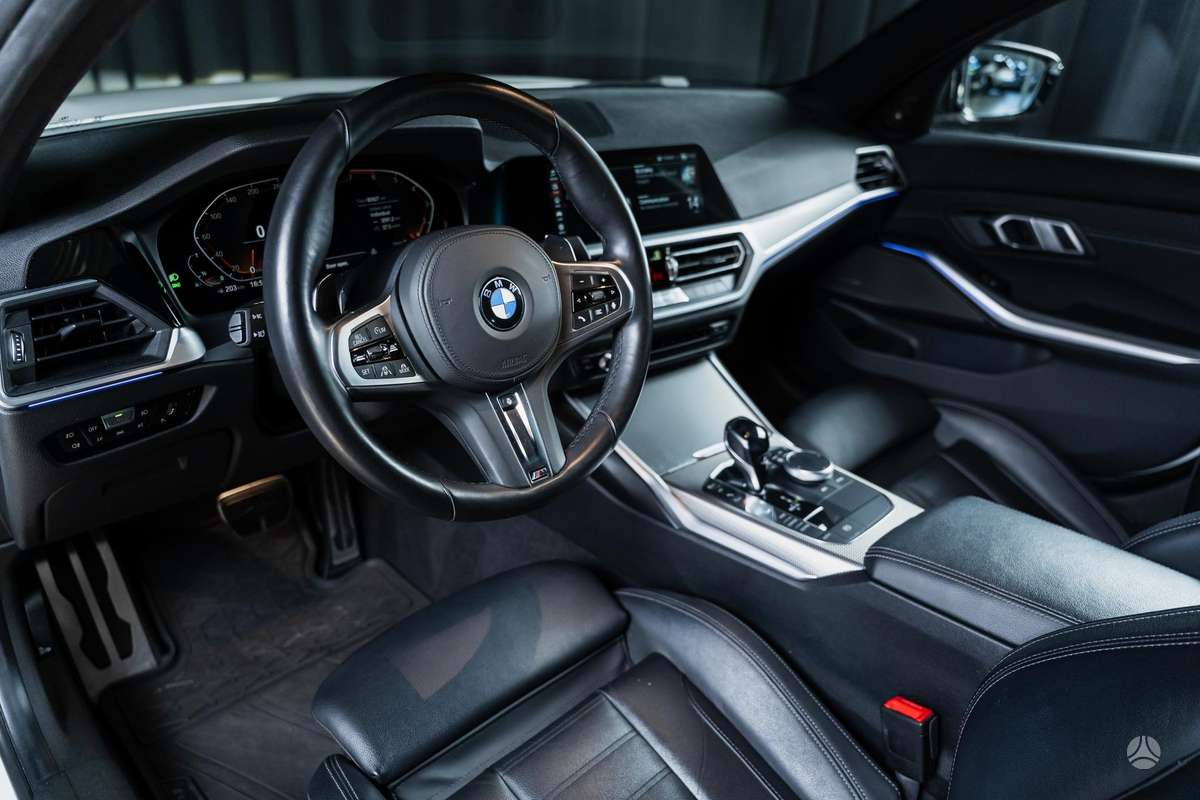 BMW 330, 2.0 l., Седан
