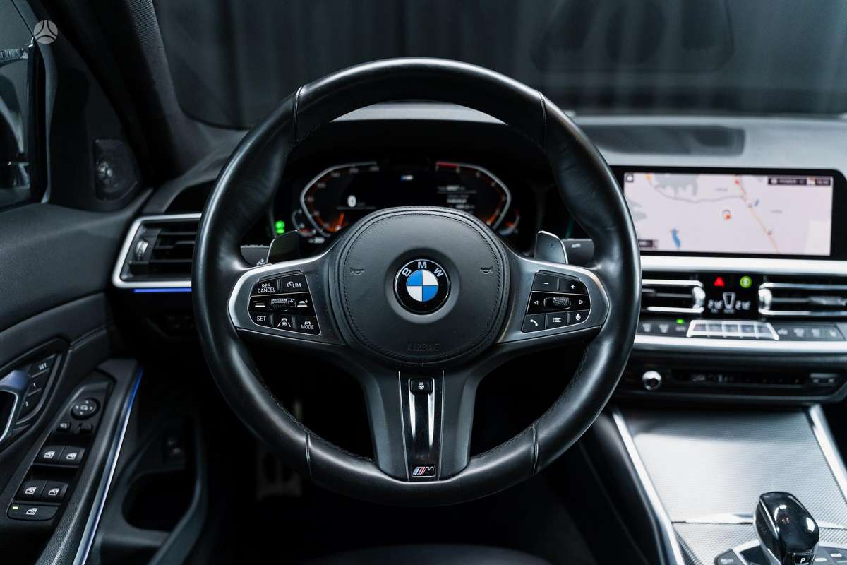 BMW 330, 2.0 l., Седан