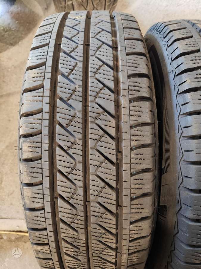 Goodyear, universalios 215/60 R17