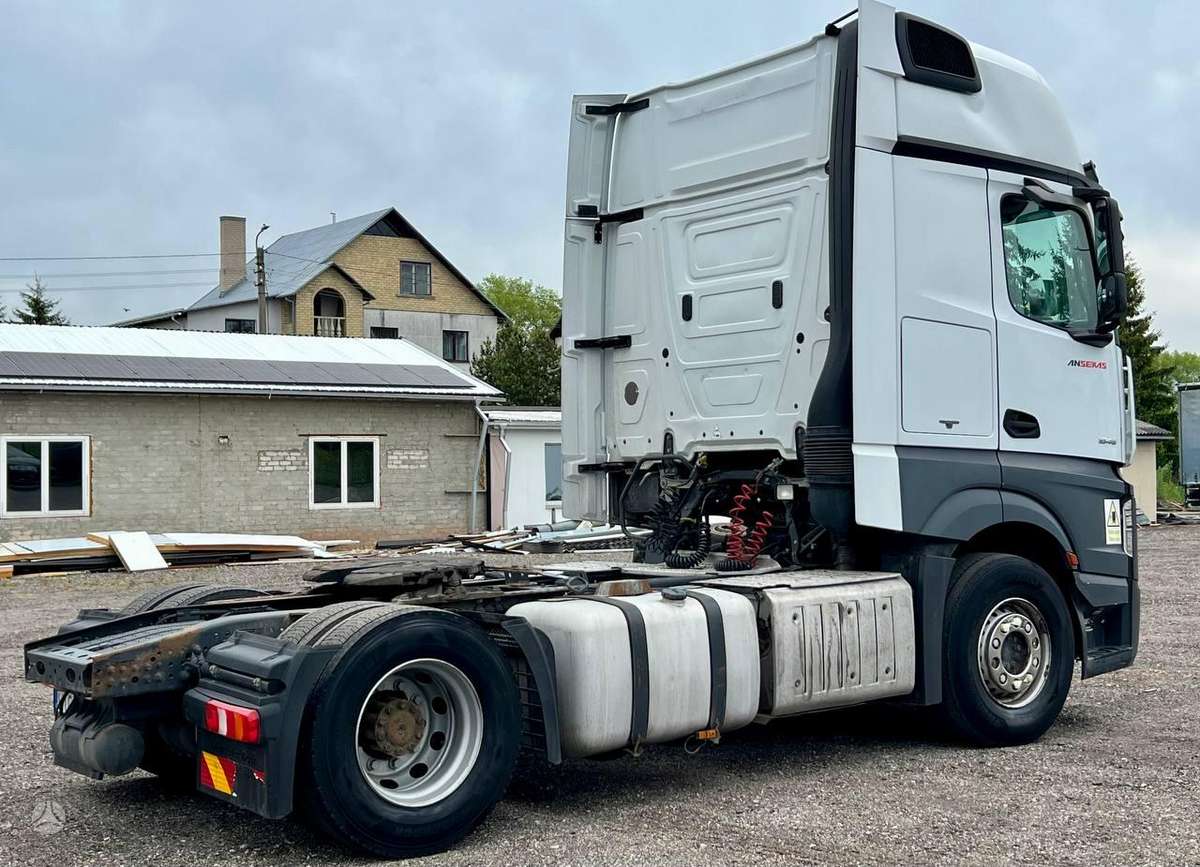 Mercedes-Benz Actros 1845LS, double sleeper