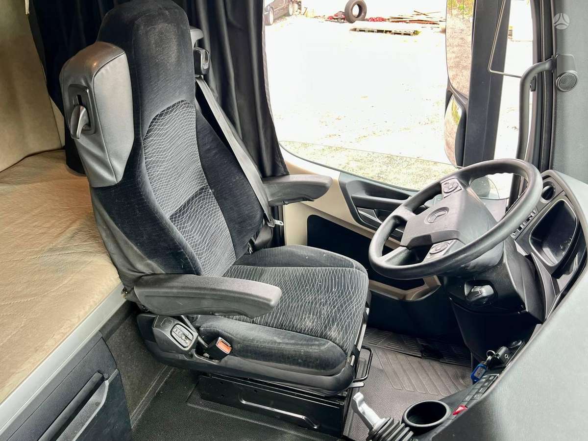 Mercedes-Benz Actros 1845LS, double sleeper