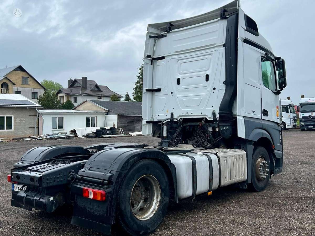 Mercedes-Benz Actros 1845LS, double sleeper