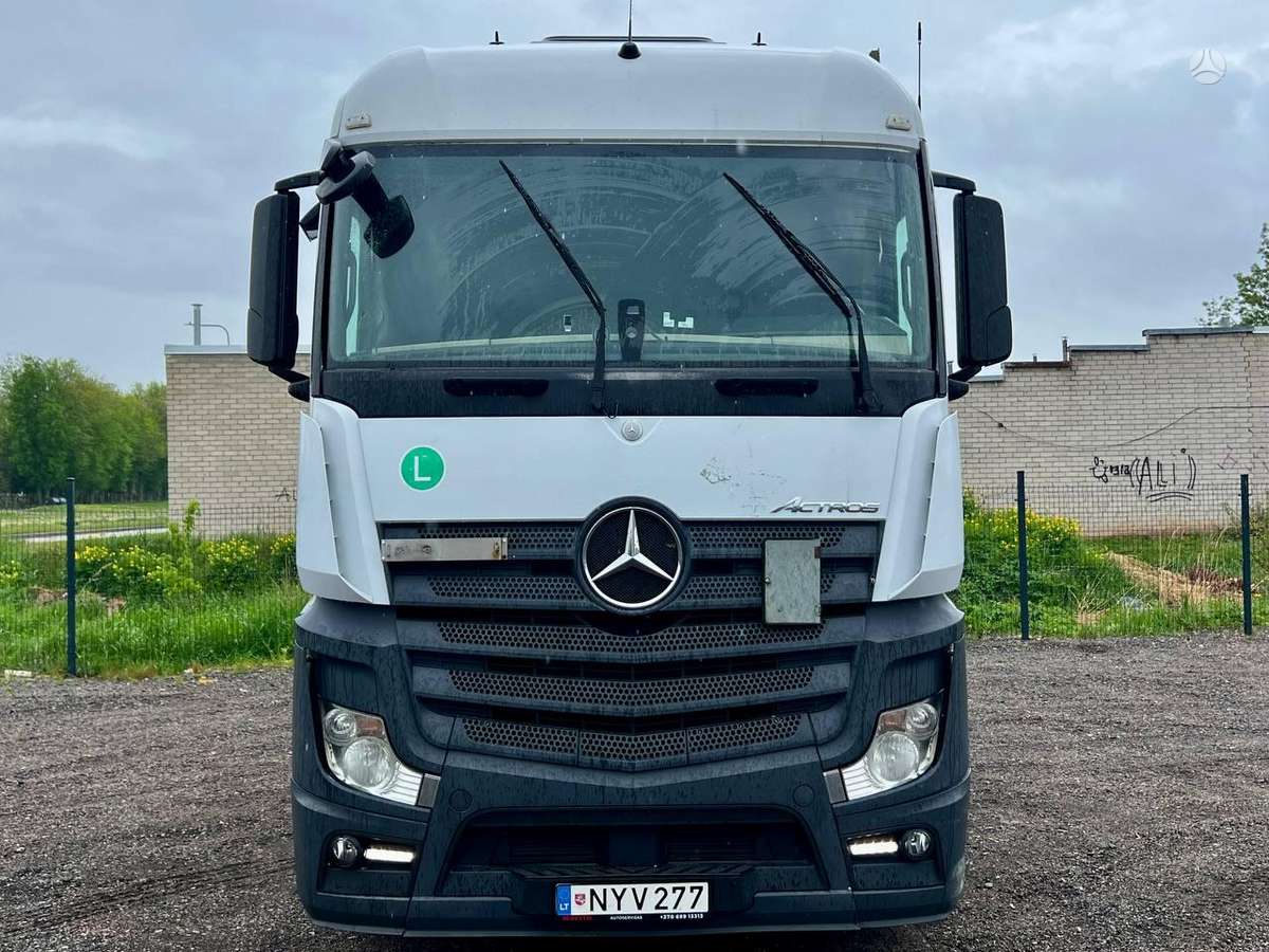 Mercedes-Benz Actros 1845LS, double sleeper