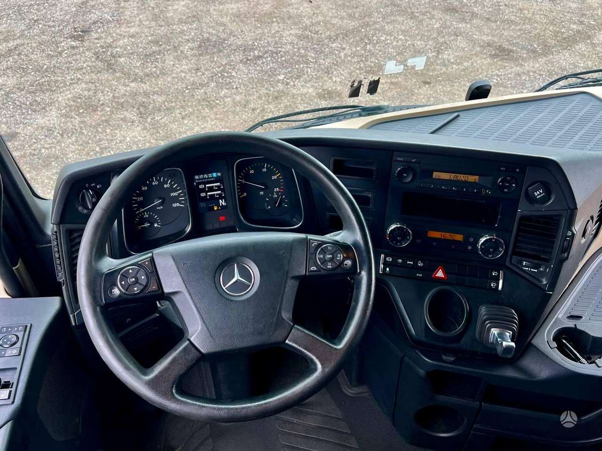 Mercedes-Benz Actros 1845LS, double sleeper
