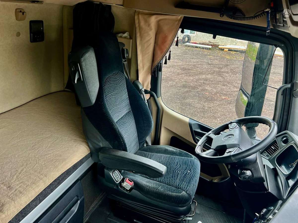 Mercedes-Benz Actros 1845LS, double sleeper