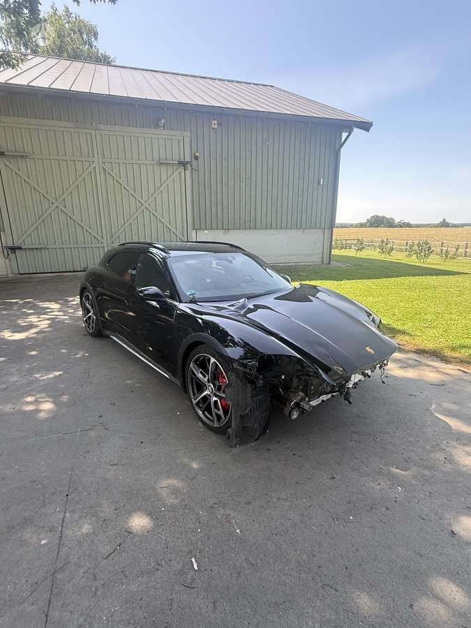 Porsche Taycan - 3