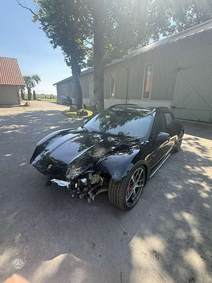 Porsche Taycan - 4