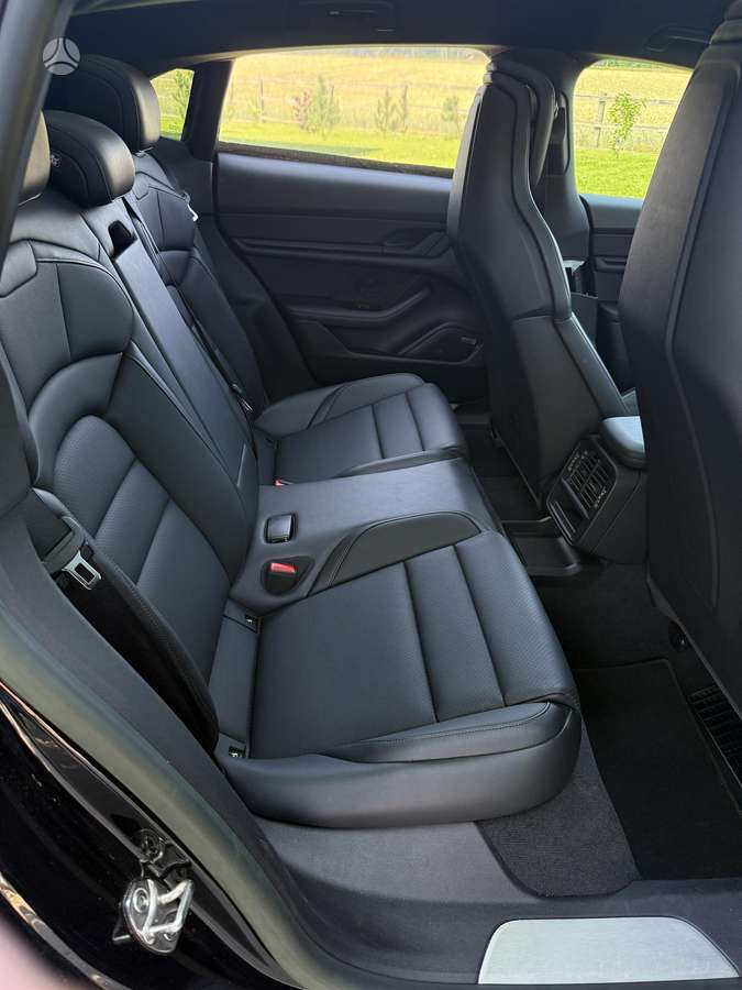 Porsche Taycan - 7
