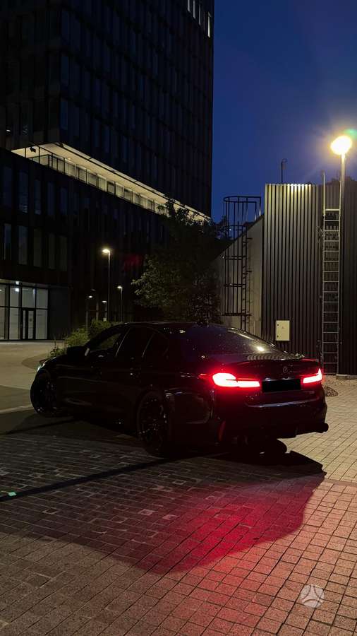 BMW M5, 4.4 l., sedanas