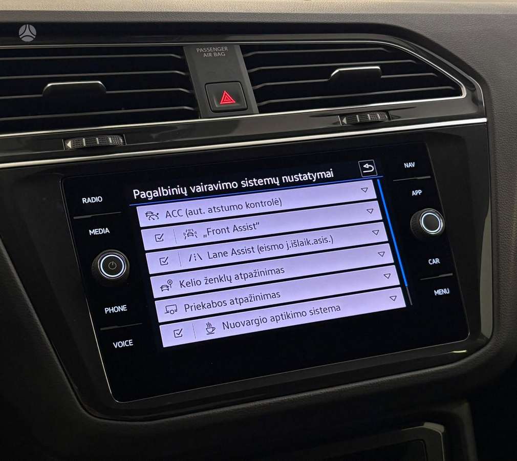 Volkswagen Tiguan - 8