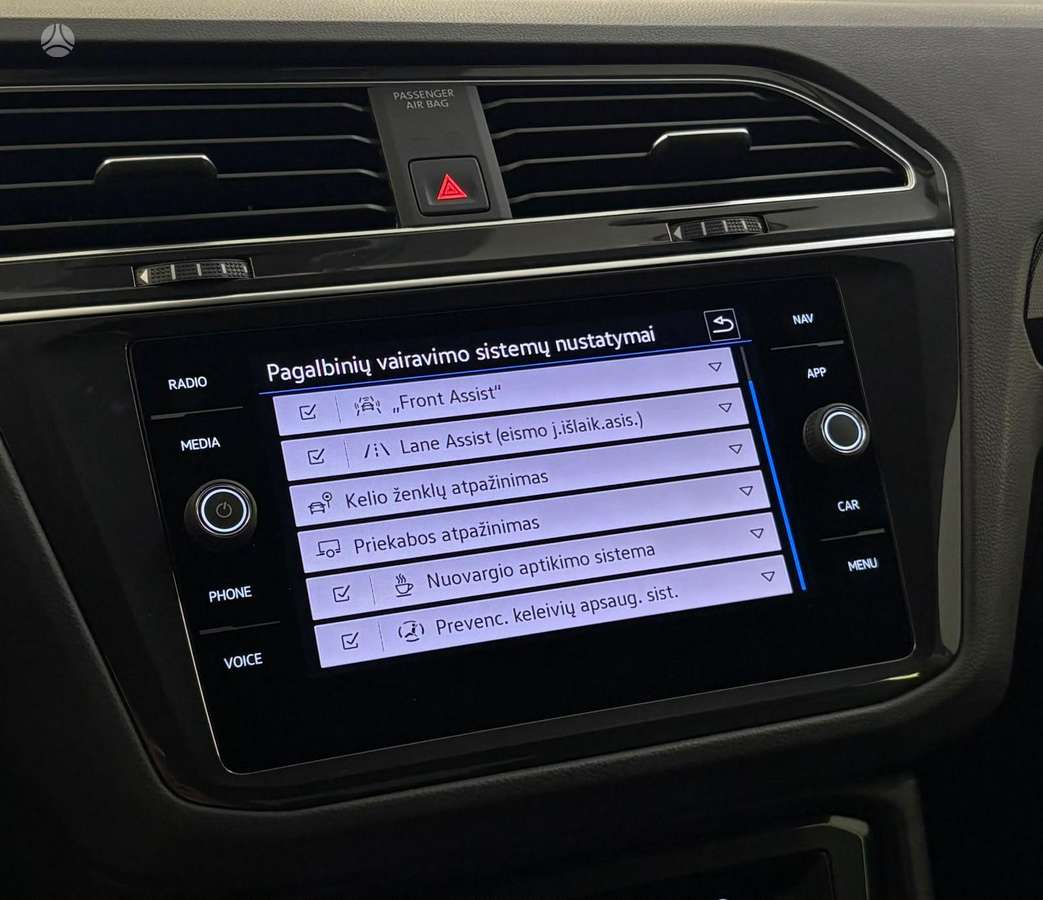 Volkswagen Tiguan - 9