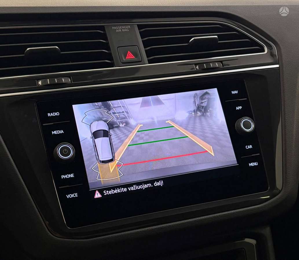 Volkswagen Tiguan - 11