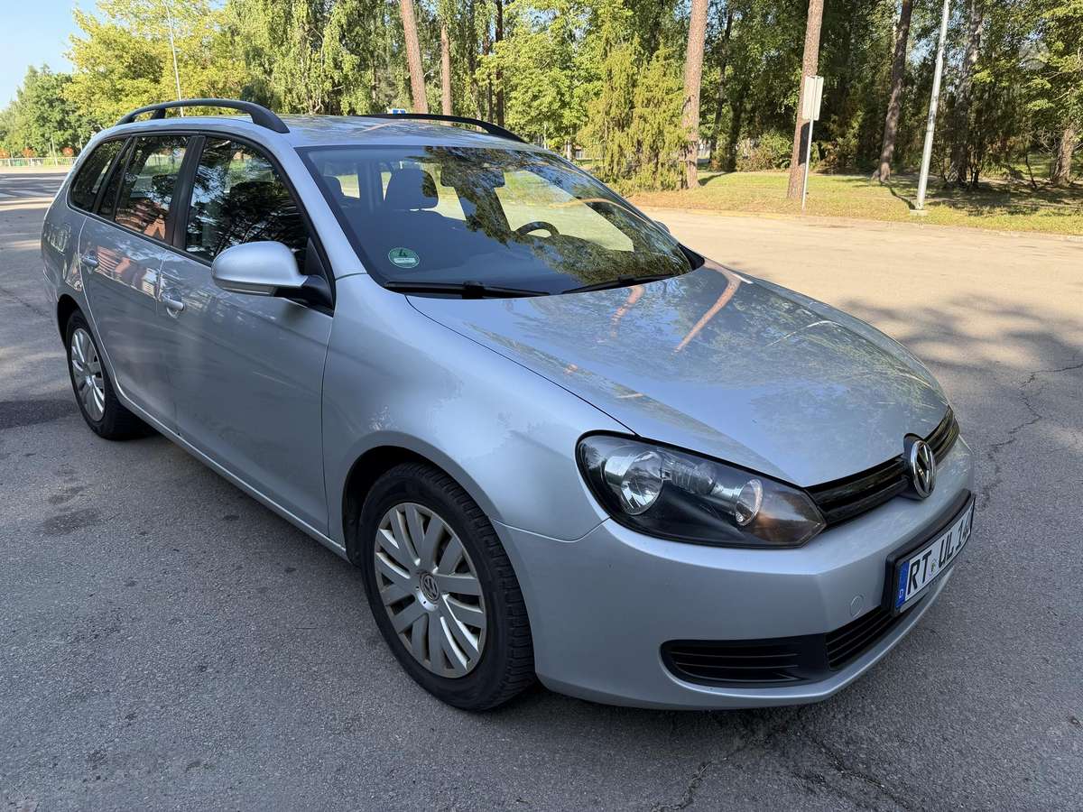 Volkswagen Golf - 1