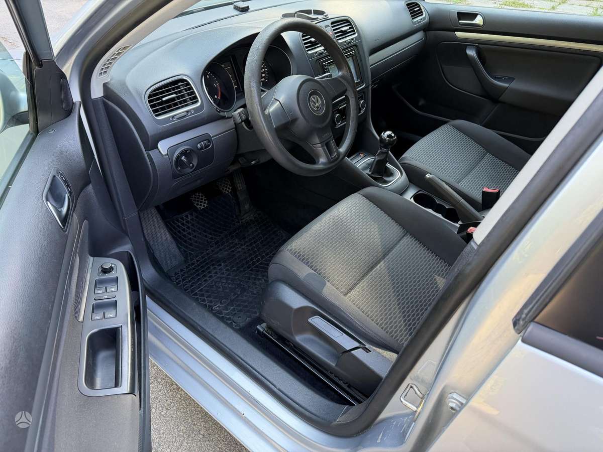 Volkswagen Golf - 8