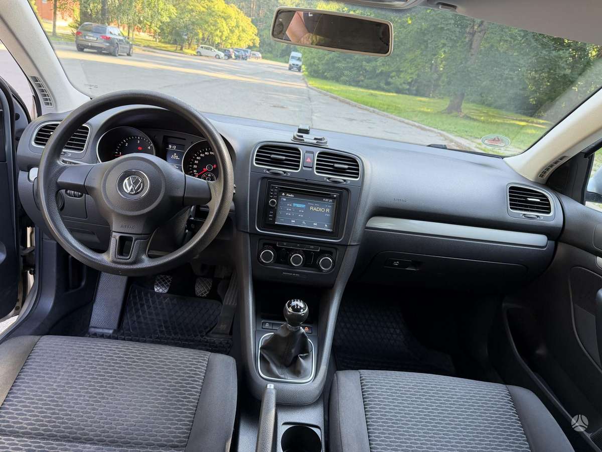 Volkswagen Golf - 9