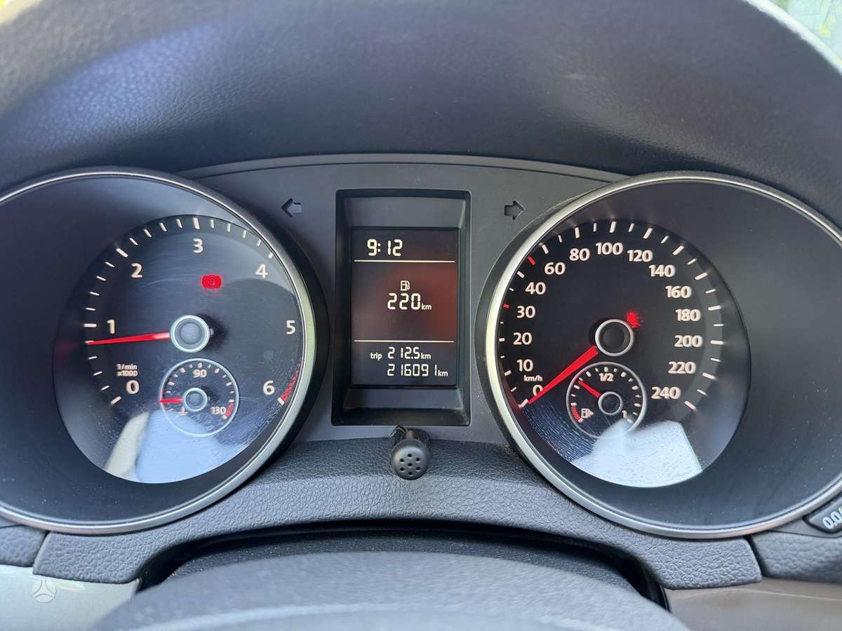 Volkswagen Golf - 10