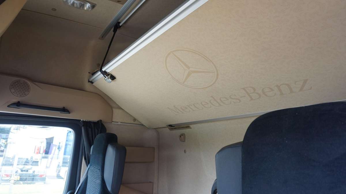 Mercedes-Benz Actros 1845, double sleeper