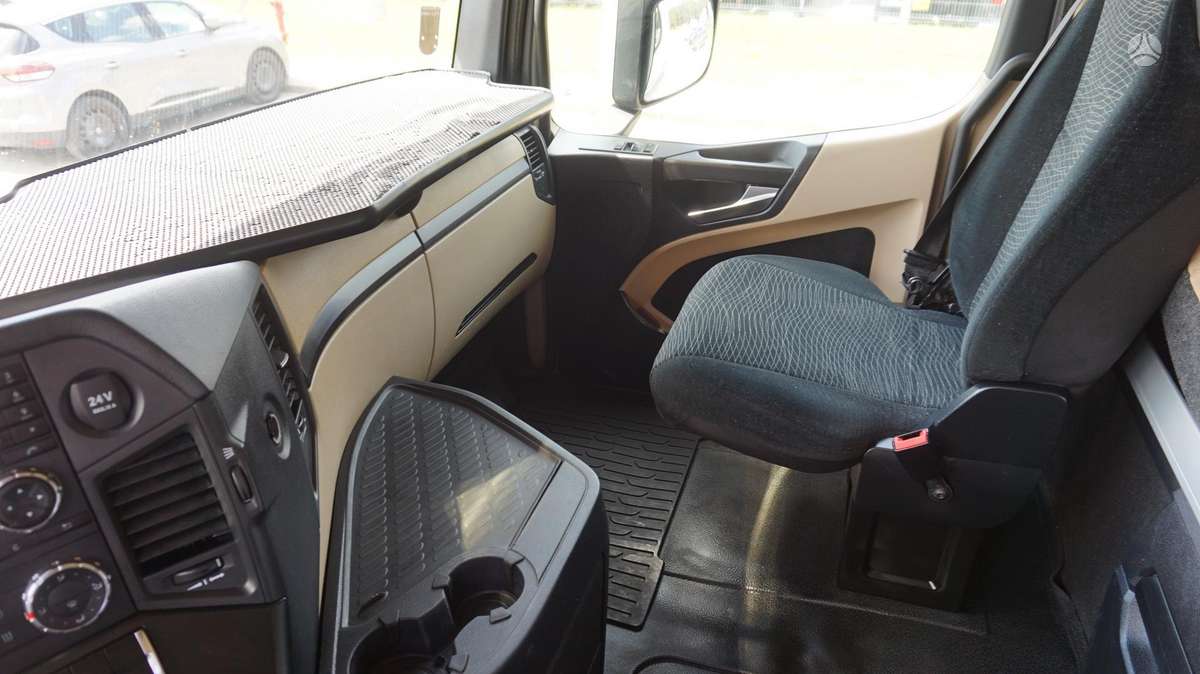 Mercedes-Benz Actros 1845, double sleeper