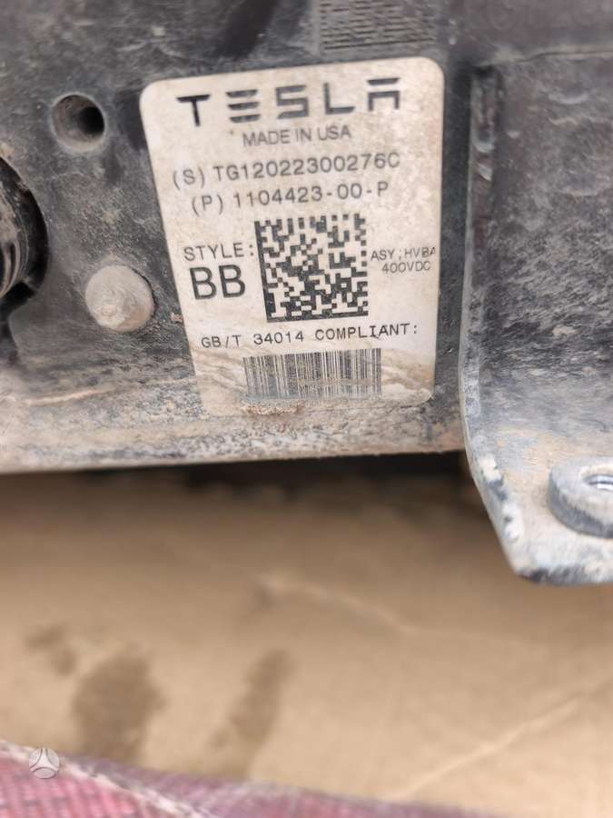 Tesla Model 3 elektros sistemos dalys