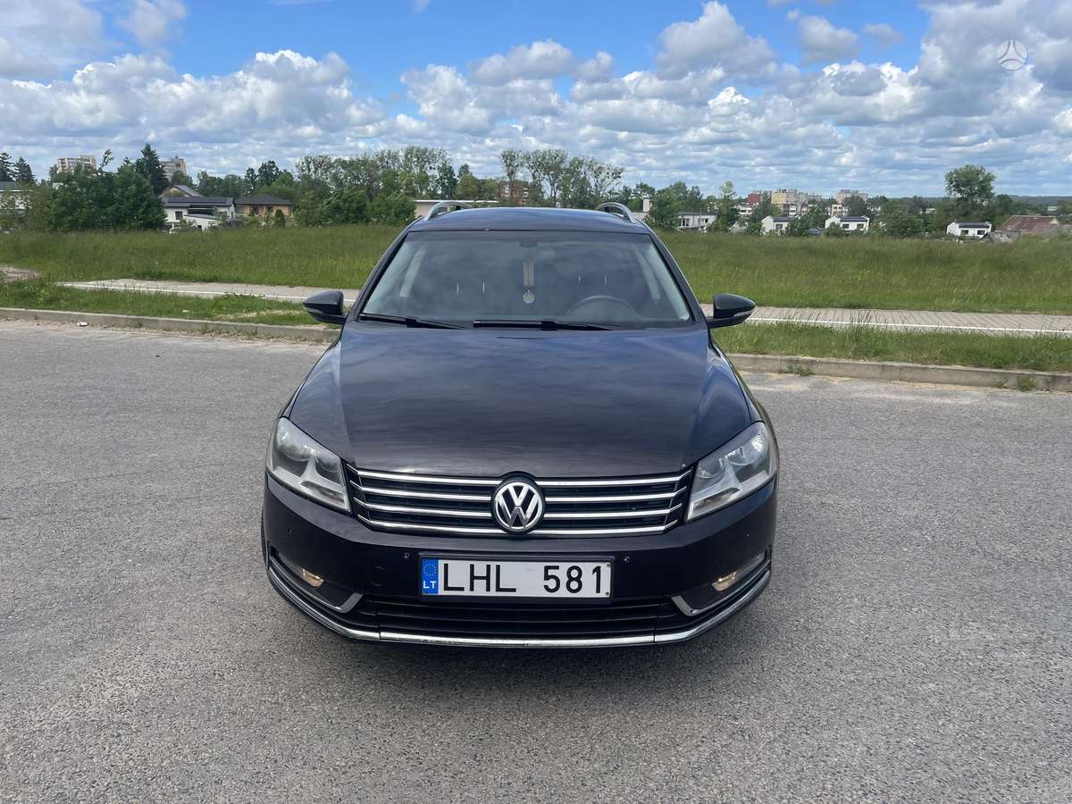 Volkswagen Passat - 1