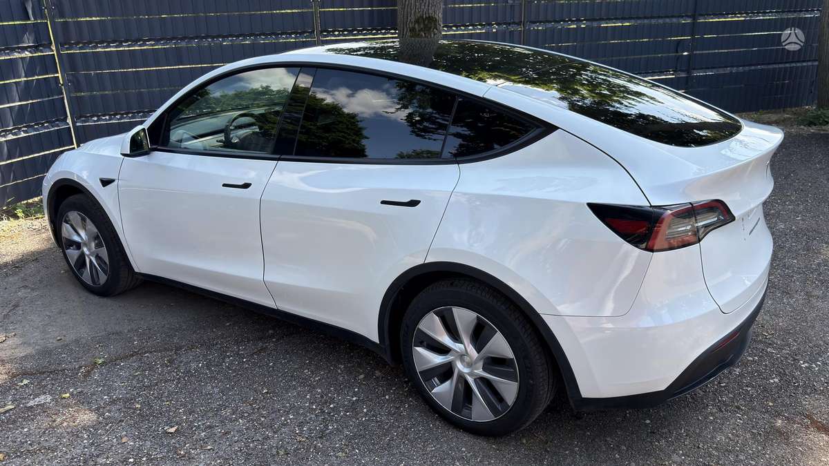 Tesla Model Y, 60 kWh, hatchback