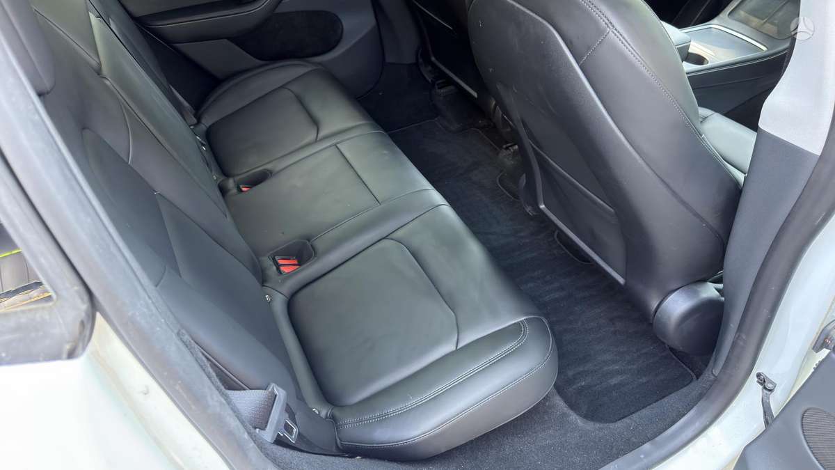 Tesla Model Y, 60 kWh, hatchback