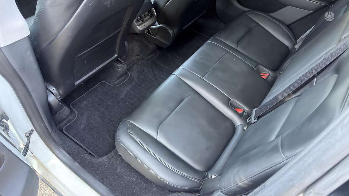 Tesla Model Y, 60 kWh, hatchback