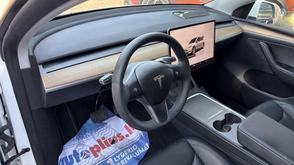 Tesla Model Y, 60 kWh, hatchback