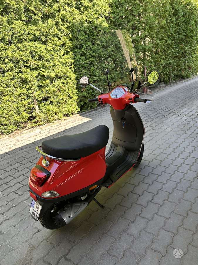 Piaggio Vespa 49cc, scooters / mopeds