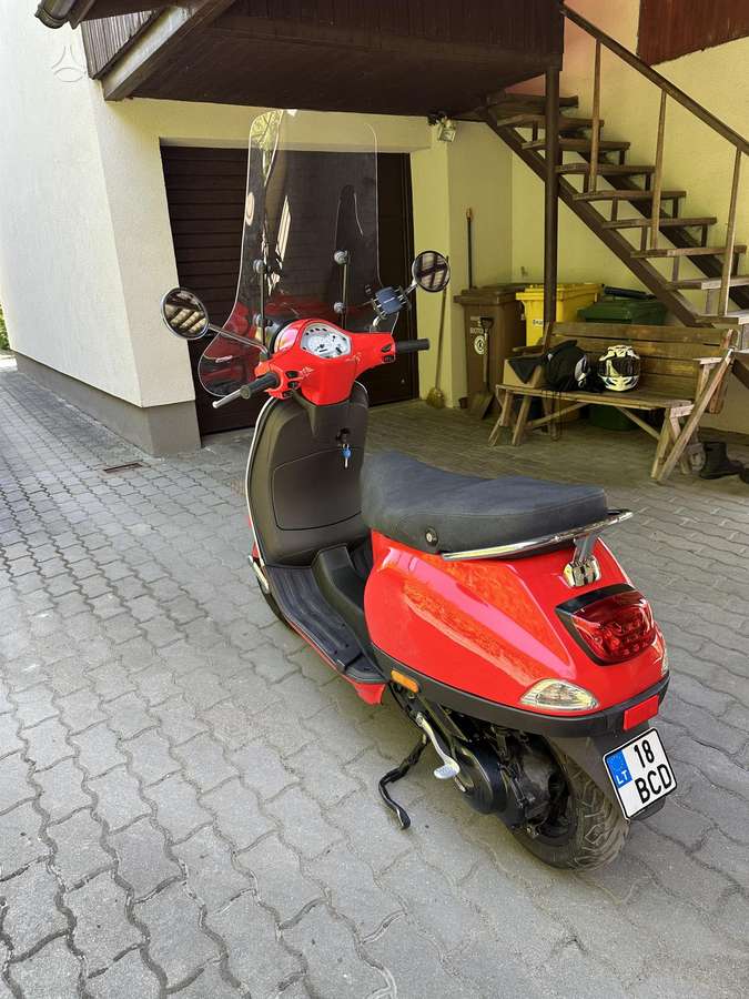 Piaggio Vespa 49cc, scooters / mopeds