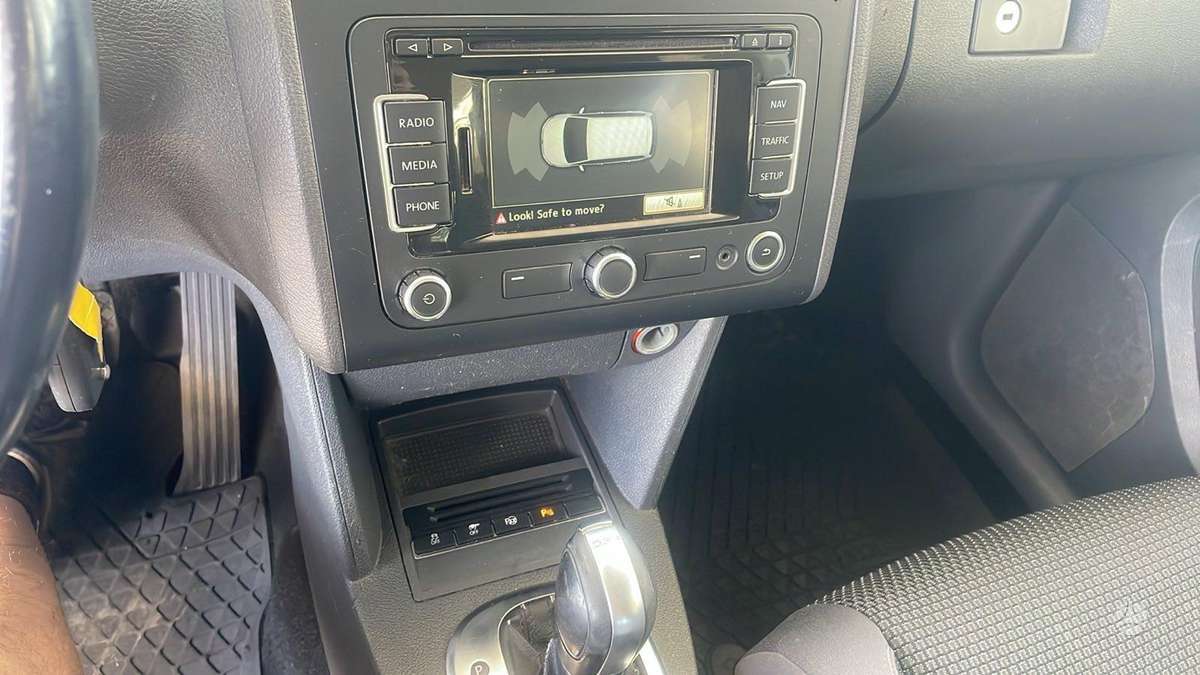 Volkswagen Touran - 10