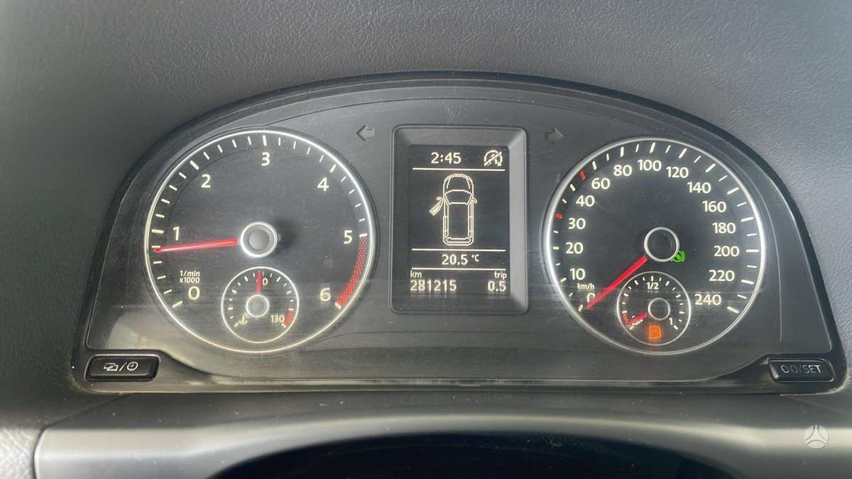 Volkswagen Touran - 12