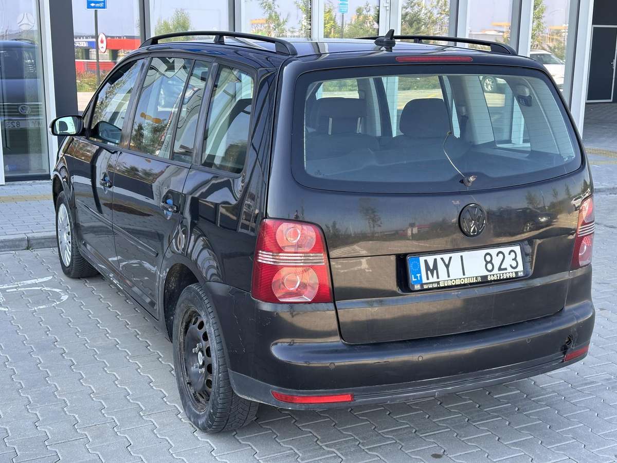 Volkswagen Touran - 4