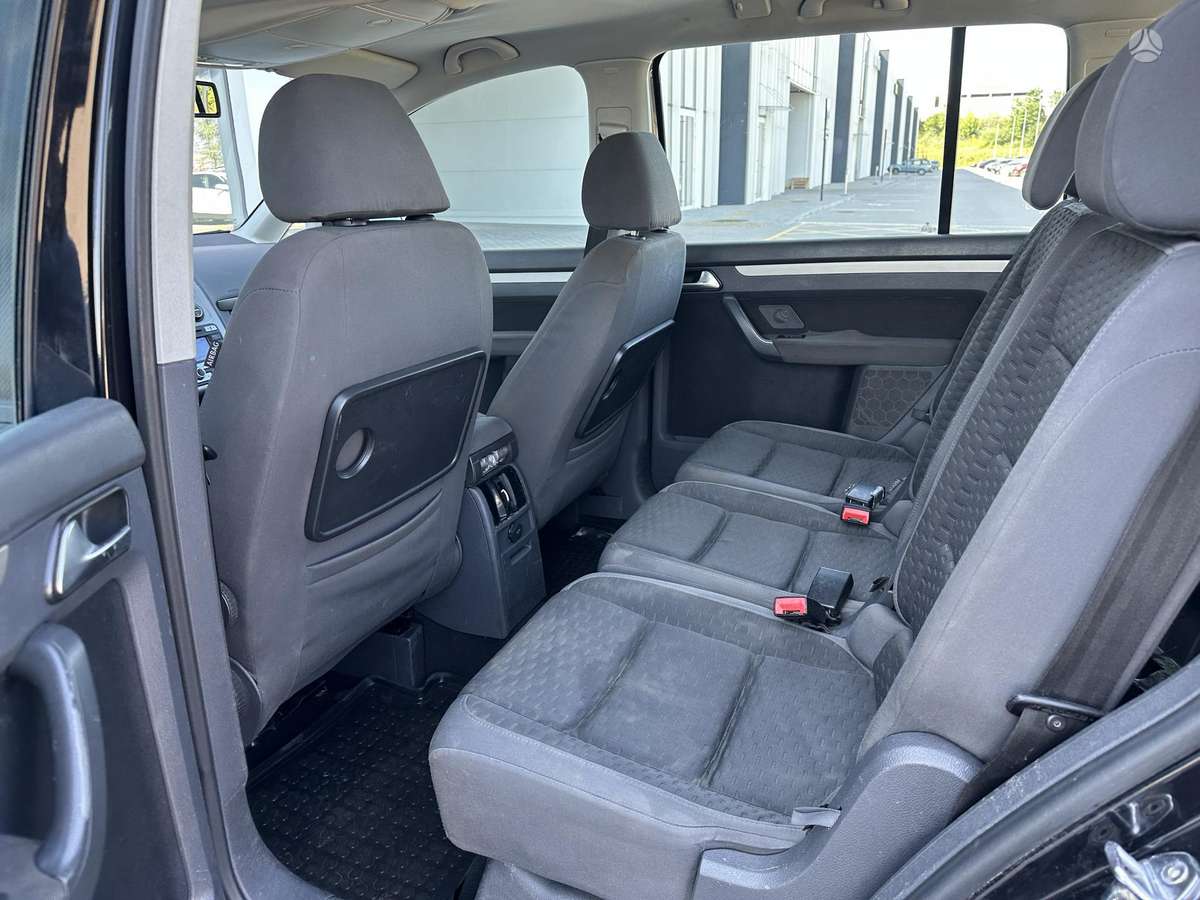Volkswagen Touran - 9