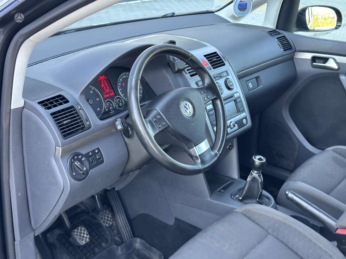 Volkswagen Touran - 7
