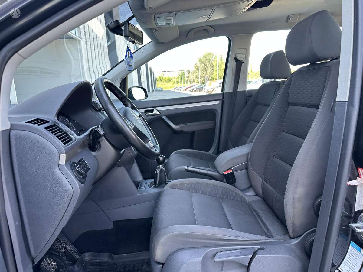 Volkswagen Touran - 8