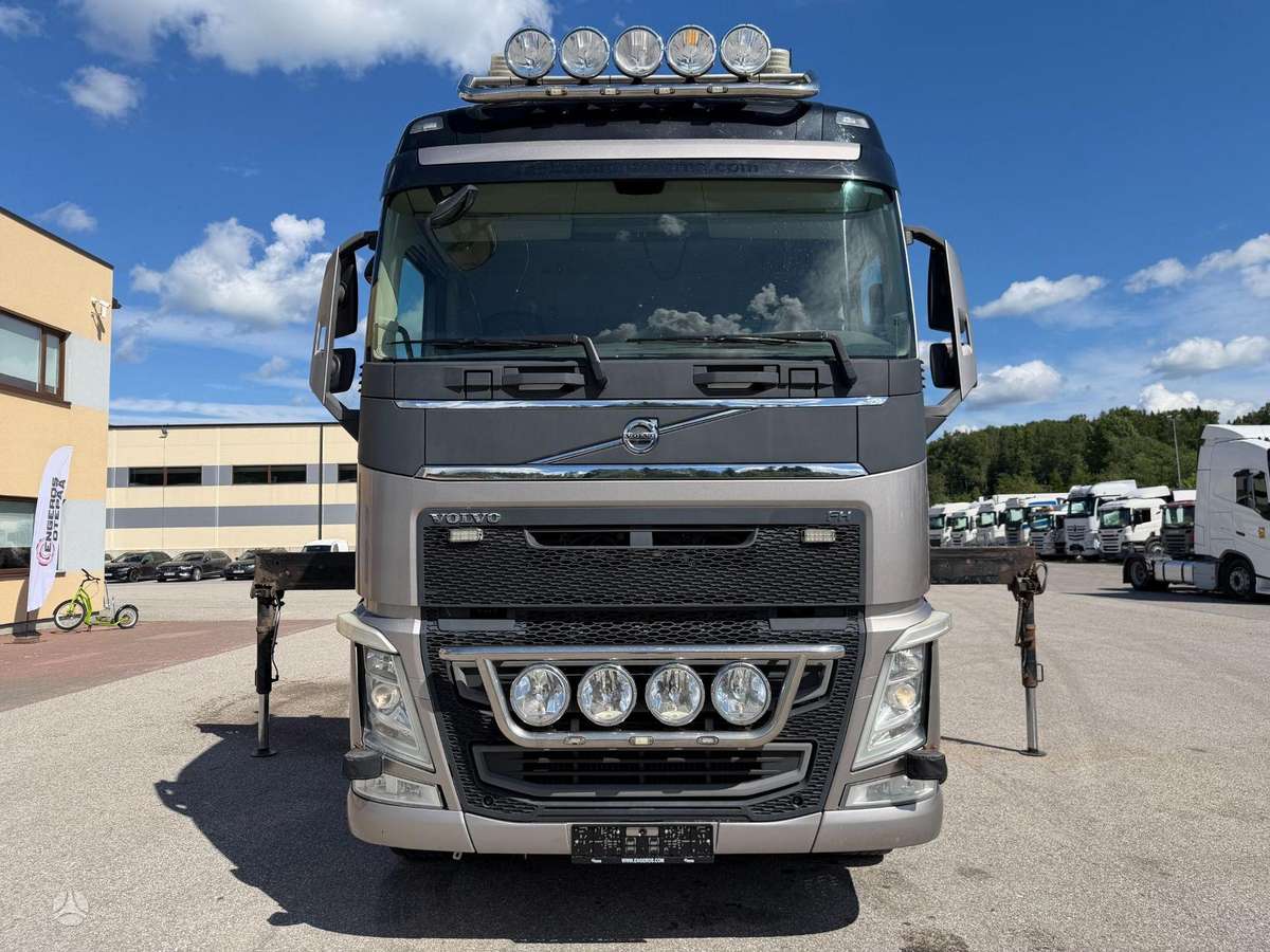 Volvo FH540, su kranu