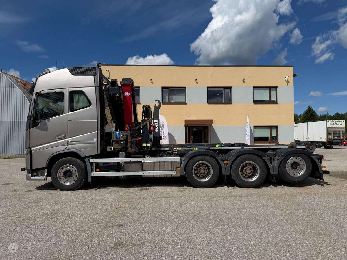 Volvo FH540, su kranu