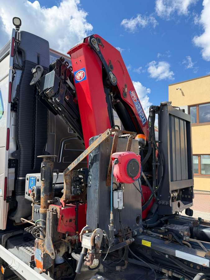 Volvo FH540, su kranu