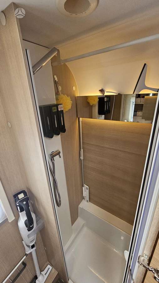 Adria 573pt, prikabinami nameliai