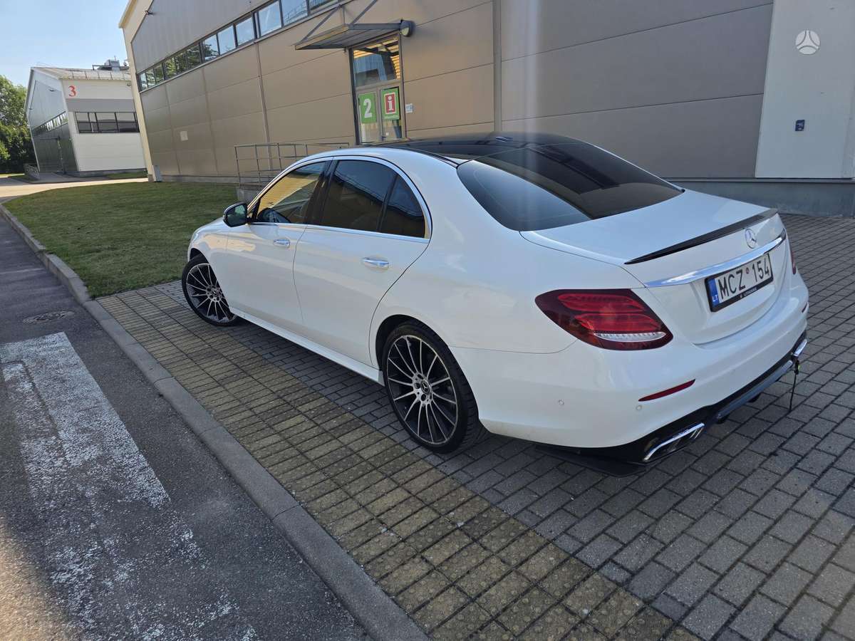 Mercedes-Benz E300, 2.0 l., Седан
